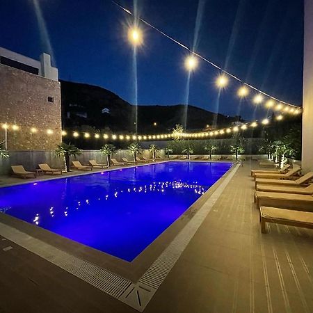 Hotel Qeparo Bagian luar foto