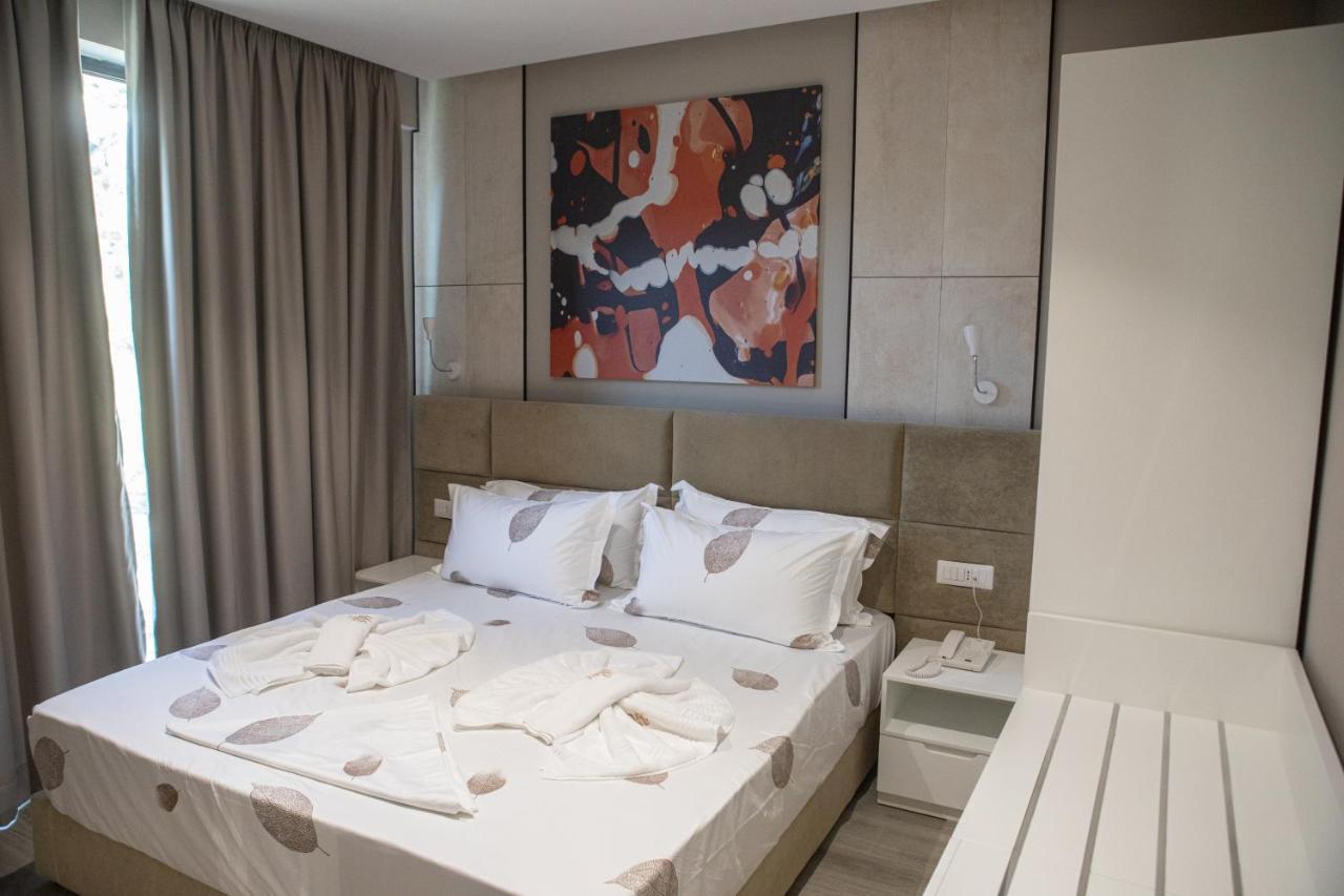Hotel Qeparo Bagian luar foto