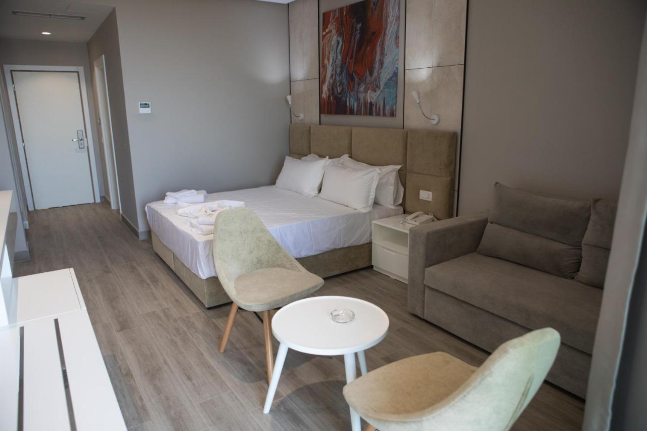 Hotel Qeparo Bagian luar foto