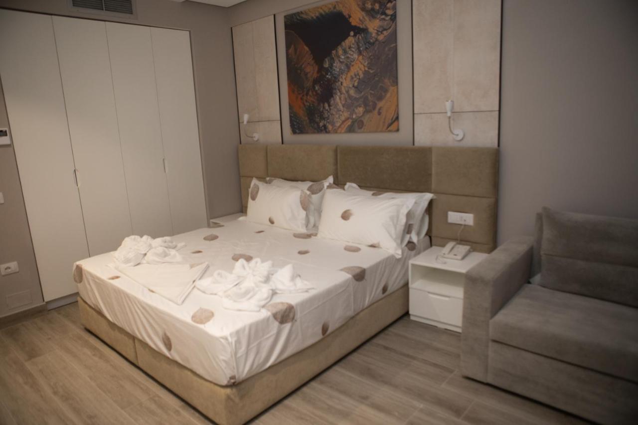 Hotel Qeparo Bagian luar foto