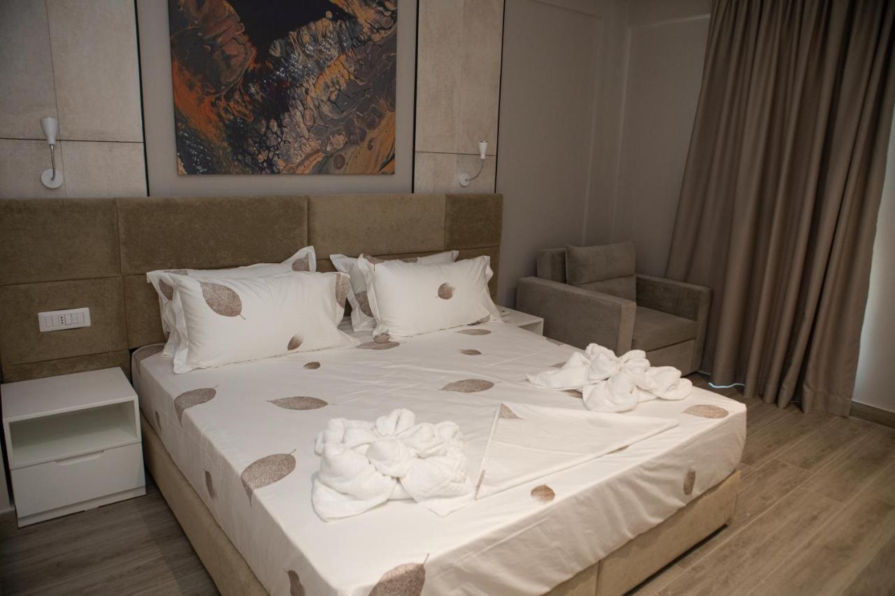 Hotel Qeparo Bagian luar foto
