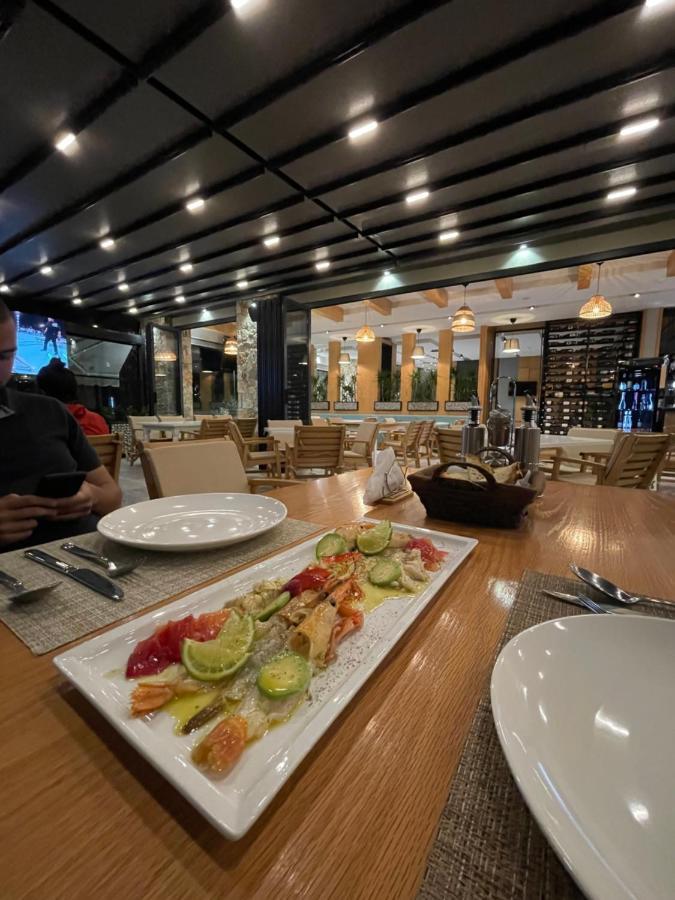 Hotel Qeparo Bagian luar foto
